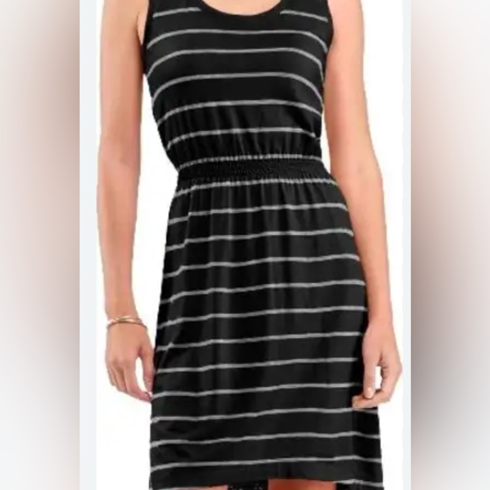 HOUNT size XL, black & white striped, sleeveless, scooped neckline dress.
